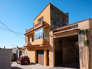 Haus in Carrer nou 6. Casa encantadora a albons