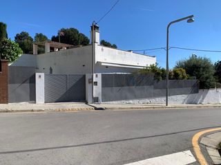 Haus in Joaquim blume  00. Casa reformada de diseño para entrar a vivir