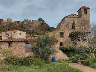 Masia a Plaça sant miquel 1. Casa de piedra y almacén en l’albiol, baix camp