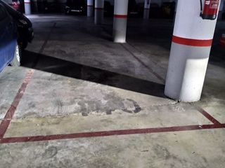 Lloguer Aparcament cotxe a Frederic mompou 5. Parking muy grande y bueno