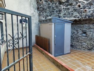 Location Rez-de-chaussée à Carrer major 128. Planta baja con patio en alquiler en el centro de hostalric
