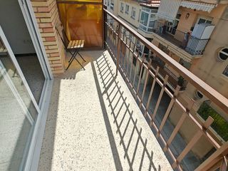 Pis a Carrer villarroel 1. Piso de 3 hab semi reformado zona céntrica