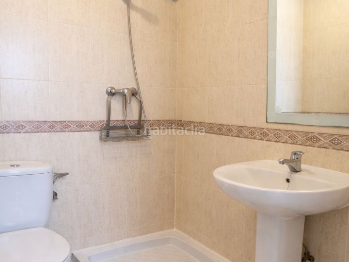 Foto 8a13ff84-4139-4b50-911a-d3d52b4f8017. Casa pareada en vía del tranvia 1 casa pareada con piscina privada en Cájar