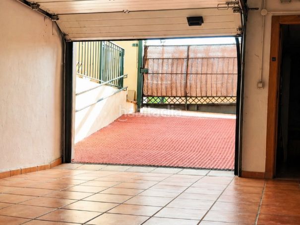 Foto 975e5bd6-e495-47d8-b07a-c8ad42c42c3e. Casa pareada en vía del tranvia 1 casa pareada con piscina privada en Cájar