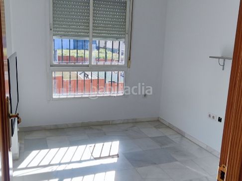 Foto a87adc1a-2a73-453f-8ddc-9d095654d052. Casa pareada en vía del tranvia 1 casa pareada con piscina privada en Cájar