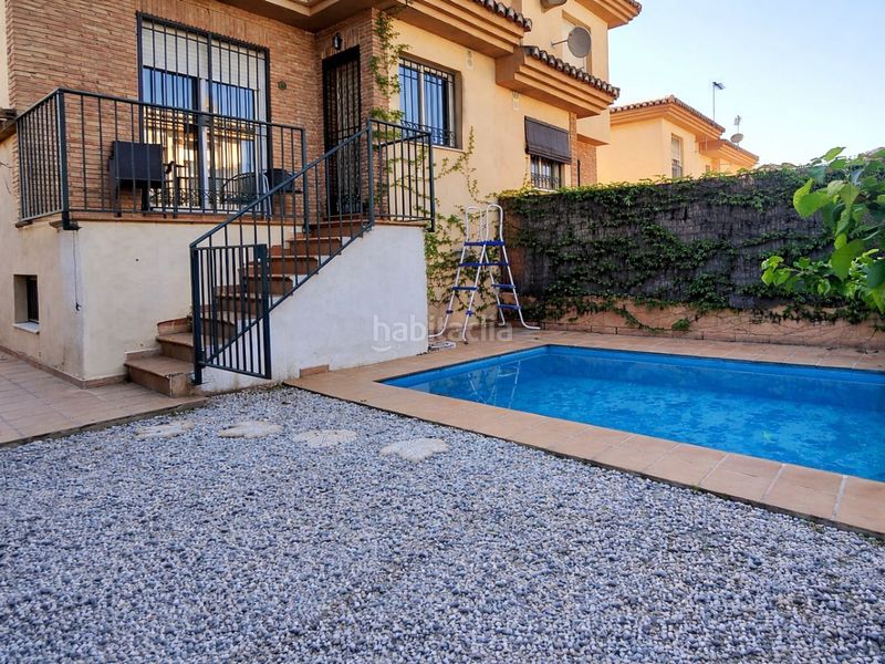Foto f18f7a40-37dd-41b5-b7b3-b62faa243e90. Casa pareada en vía del tranvia 1 casa pareada con piscina privada en Cájar