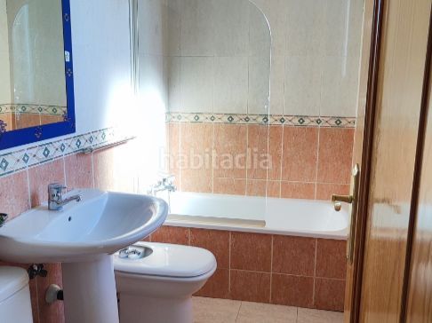 Foto fed9c514-ef04-496d-aa7c-29ce10224f81. Casa pareada en vía del tranvia 1 casa pareada con piscina privada en Cájar
