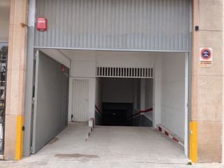 Location Parking voiture à Carrer tribunal de les aigües 31. Se alquila garaje