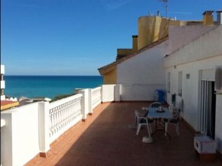 Location Attique à Peruga 21. Alquilo ático a escasos m de playa con gran terraza y vistas al