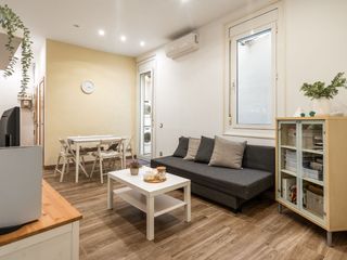 Piso en Taxdirt 55. Encantador piso reformado en finca modernista junto a los jardin