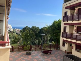 Piso en Calle argentina 38. Piso en venta con terraza y vistas al mar, garaje y piscina comu