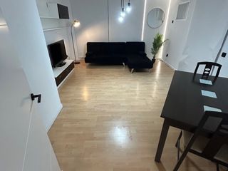 Piso en Calle mandarina 2. Piso en zona muy tranquila. 627 729 117 teléfono