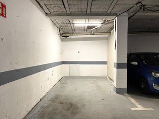 Rent Car parking in Carrer de madrid 35. Se alquila plaza de aparcamiento en el centro de roses