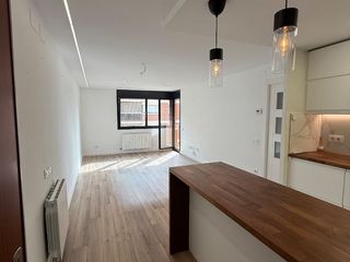 Piso en Vinyes 6. Exclusiva vivienda de diseño con suite y vestidor, balcón con vi