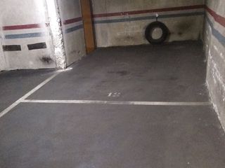 Aparcament cotxe a Violant d'hongria  83. Parking ( 13,485 m2) y trastero (4,44) m2.