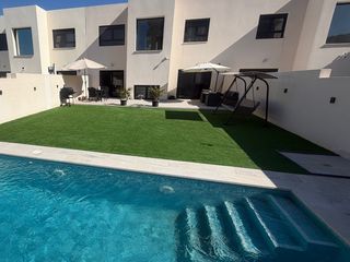 Chalet en Calle alcor 1. ¡exclusiva! chalet adosado ubicado en almerimar, muy cerca de la