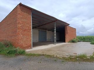 Miete Landgut in C/arroyo  30. Se alquila nave