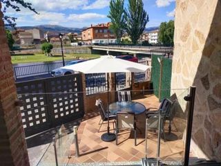 Casa adosada en Puente nuevo 1. Chalet adosado