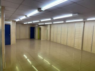 Miete Geschäftsraum in Plaça d'anselm clavé 11. Local comercial muy centrico con almacén