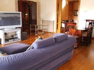 Location Appartement à Passeig estació 12. Vivienda grande, luminosa, con amplio comedor y cocina.