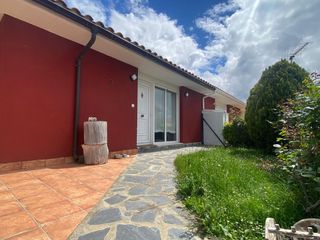 Casa aparellada a Calle poniente 3. Precioso chalet pareado para entrar a vivir