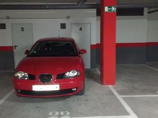 Lloguer Aparcament cotxe a Virgili 14. Plaza de parking para coche grande en sant andreu, barcelona