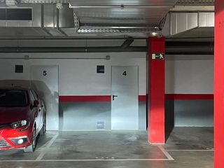 Lloguer Aparcament cotxe a Virgili 14. Plaza de parking para coche grande en sant andreu, barcelona