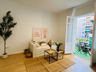Piso en Carrer alfred perenya 52. Oportunidad en zona centrica!