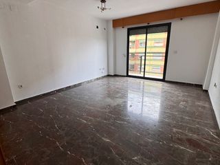 Flat in Carrer de l'arxiduc carles 0. “luz, comodidad y ubicación en un solo lugar.”