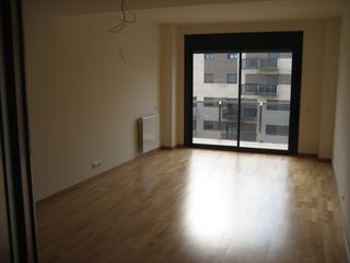 Miete Etagenwohnung in Avenida estrasburgo 130. Piso exterior en castellarnau con piscina, parking y trastero in