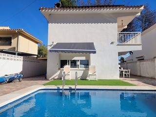 Chalet en Carrer apòstol santiago 0. Particular villa independiente a 1 minuto del mar