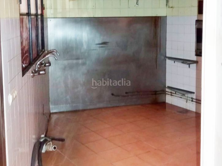 Foto c05b6cbf-4f59-4b1d-b097-15608211372b. Local comercial a capdevila 17 a Seu d´Urgell (La)