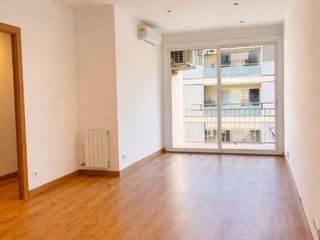 Flat in Rocafort 91. Vivienda de 95 m² distribuida en 4 dormitorios