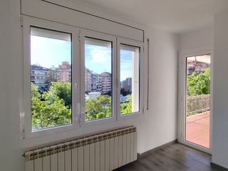 Rent Flat in Passeig de la pau 00. Piso en passeig de la pau