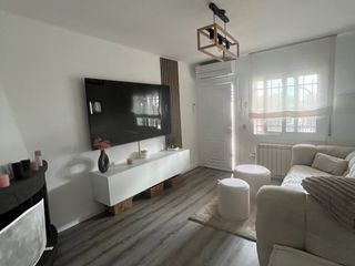 Chalet in Plaça de catalunya 2. Siéntete acogido en esta pequeña casa moderna y totalmente refor