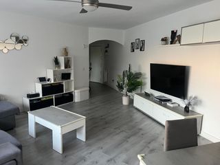 Piso en Calle cañada 67. Amplio piso reformado de 3 habitaciones con piscina, garaje y zo