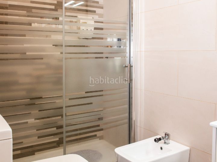 Foto c0a7af07-4d2d-4268-803d-c565707144e5. Piso en carrer de sant antoni 1 piso de 5 habitaciones en 2ª línea de mar en Mataró