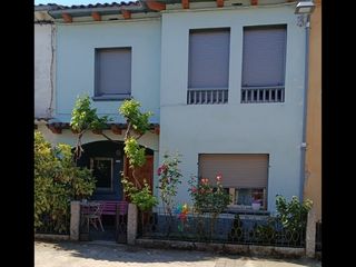 Casa aparellada a Canal de l’ordiguer 107. Esta alquilada hasta abril del 2029