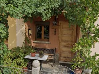 Casa aparellada a Canal de l’ordiguer 107. Esta alquilada hasta abril del 2029