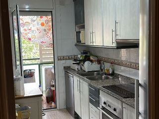 Etagenwohnung in Comtes de cardona 3-5. Bonito piso muy luminoso
