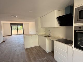 Semi detached house in Carrer onze de setembre 0. Casa nova