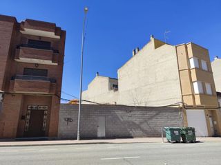 Terreny residencial a Plaza la constitución 5. Solar urbano edificable + finca rústica – inversión en pozo caña
