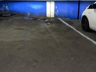 Autoparkplatz in Pedraforca 77. Parking cubierto para coche mediano