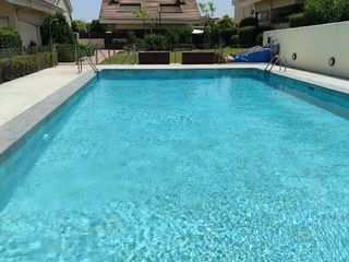 Chalet à C. fuentes claras 23. Chalet con patio, jardín  y piscina en cubas de la sagra.