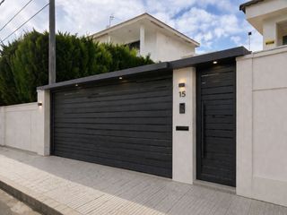 Affitto Chalet in Carrer mar de behring 15. Chalet independiente reformado con jardín 360º, parking privado