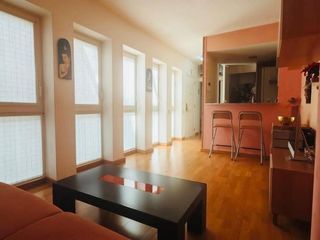 Piso en Flassaders 21. Particular vende piso reformado con ascensor y conserjeria en pl