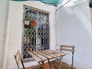 Etagenwohnung in Carrer de la foradada 104. Bajo reformado con terraza soleada en trinitat vella