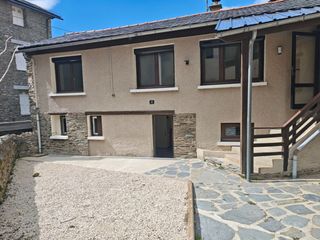 Casa bifamiliare in Osseja ouest 427. Maison de village chaleureuse à osséja