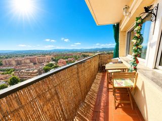 Appartamento in Avenida can cabanyes 15. Piso reformado con vistas abiertas y luz natural en pleno centro