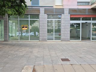 Business premise in Avenida cataluña 32. Local comercial de caras a sol , con gran terraza exterior
